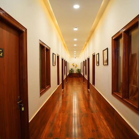 Apoorva Guest House Ayodhya Экстерьер фото