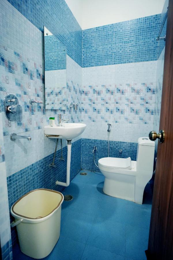 Apoorva Guest House Ayodhya Экстерьер фото